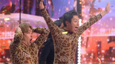 runway giraffe act